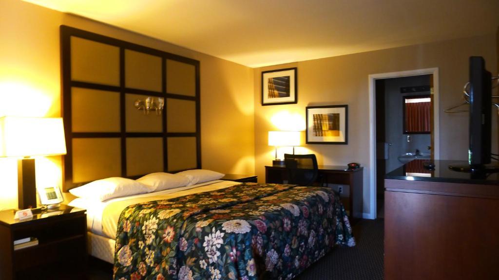 Relax Inn Watertown Ngoại thất bức ảnh