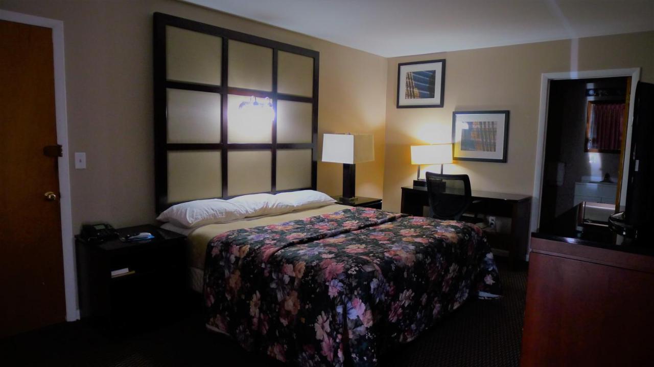 Relax Inn Watertown Ngoại thất bức ảnh