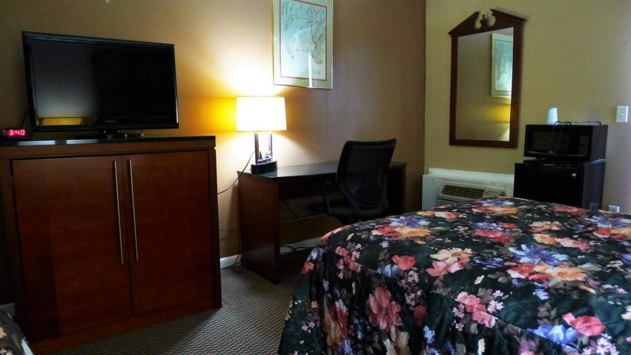 Relax Inn Watertown Ngoại thất bức ảnh